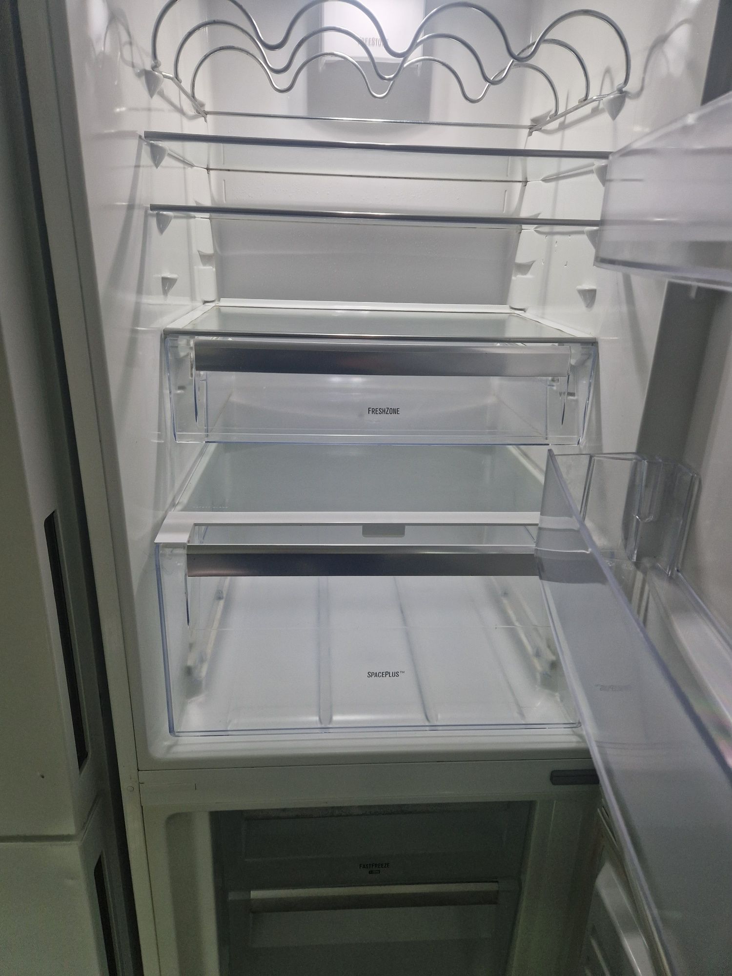 Хладилник с фризер Electrolux A++ No frost