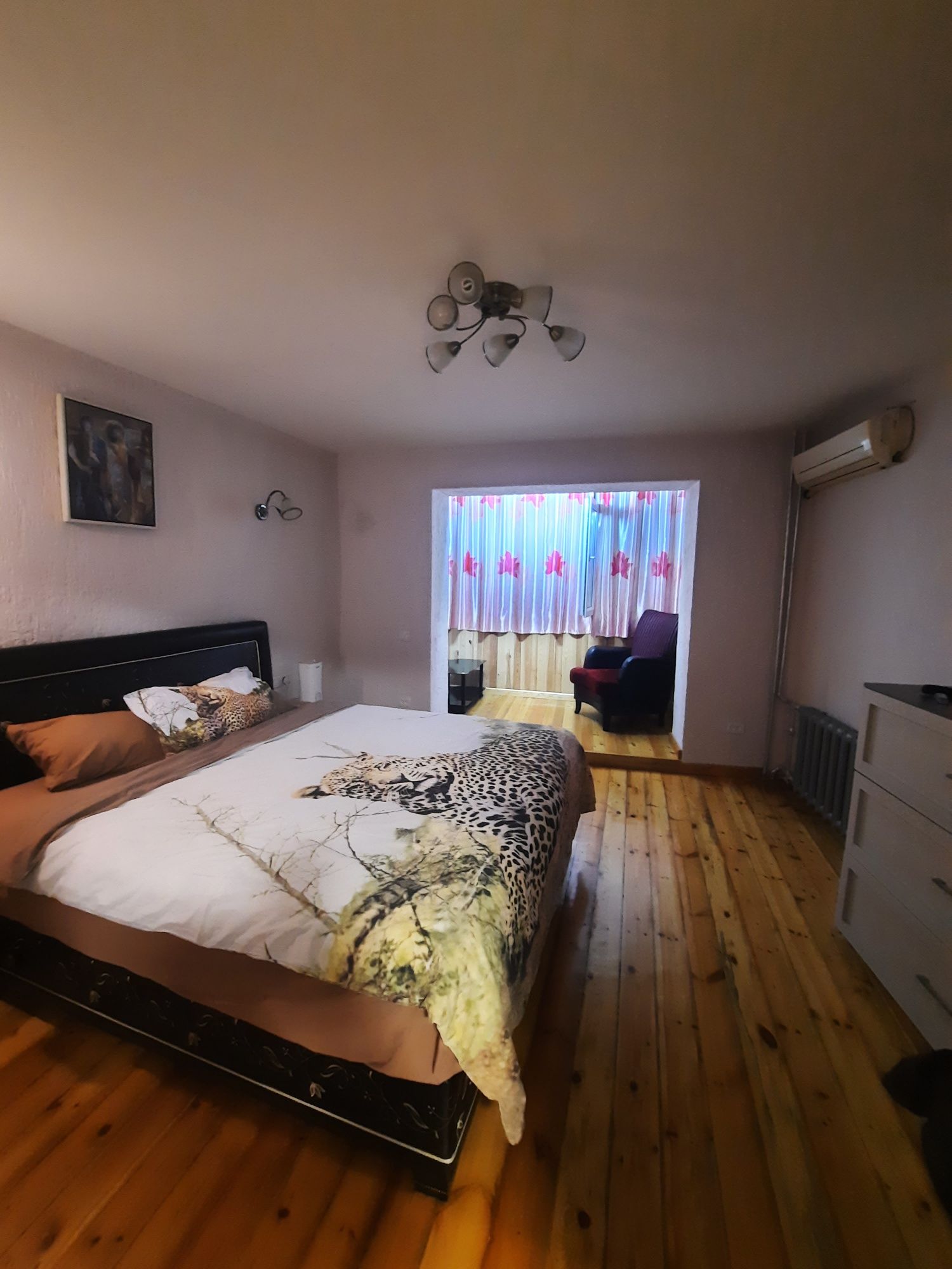 Продаётся 2 ком.квартира в центре.