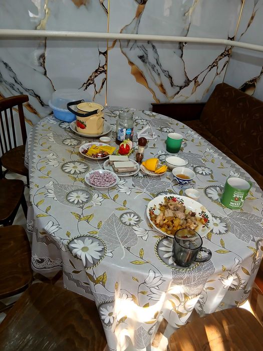 Продам стол стул и диван