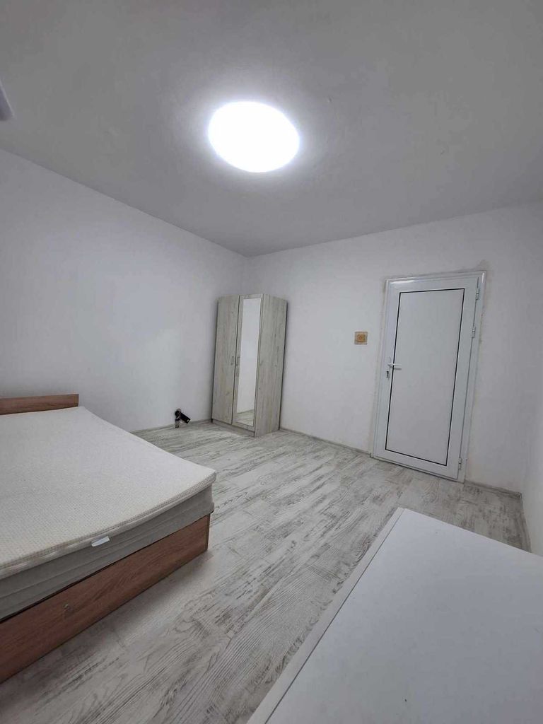 Дава се под наем Тристаен апартамент в Бургас, Изгрев - 80 кв.м за 225 € - Снимка #3
