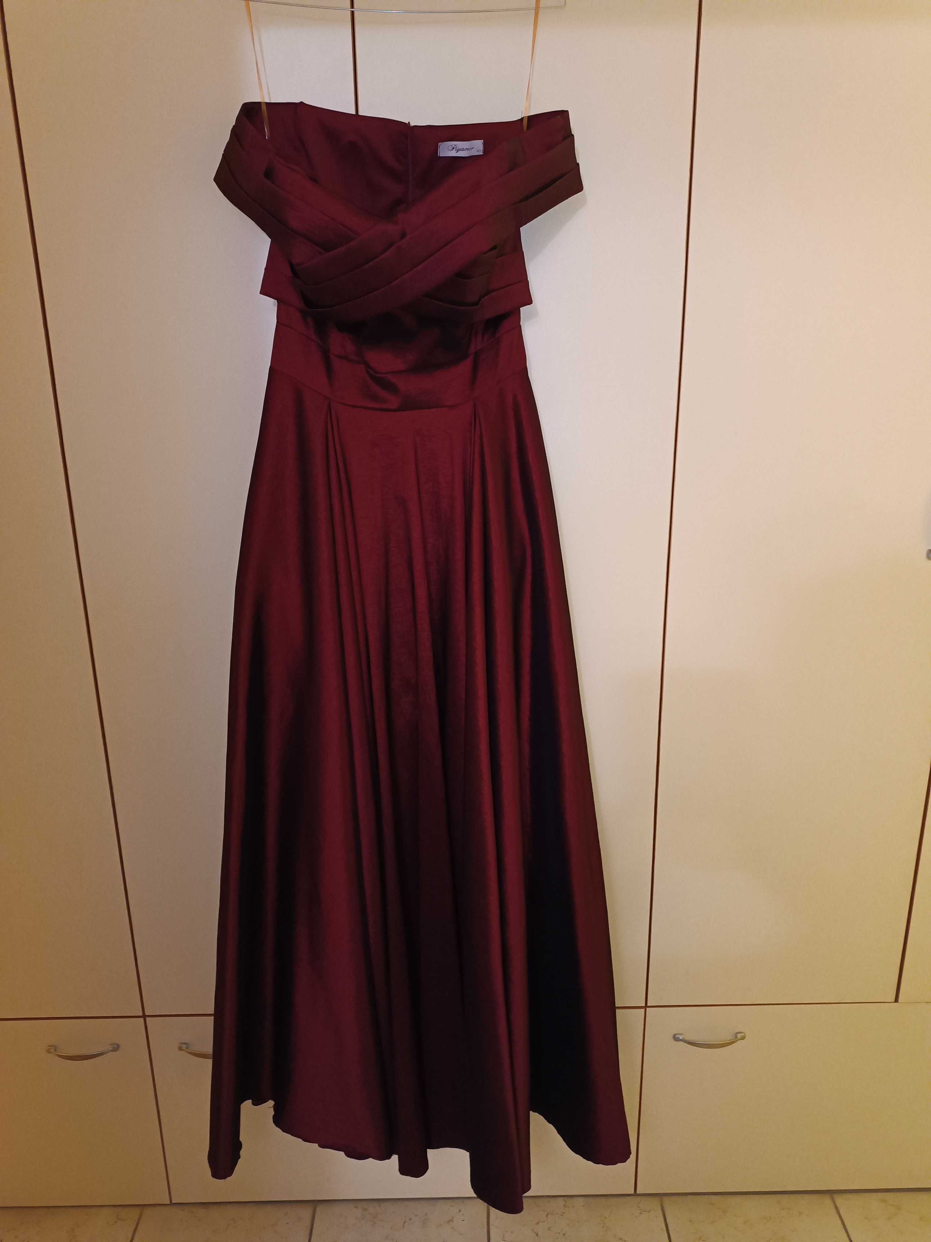 Бална рокля с уникално преливащ се цвят бордо, размер M