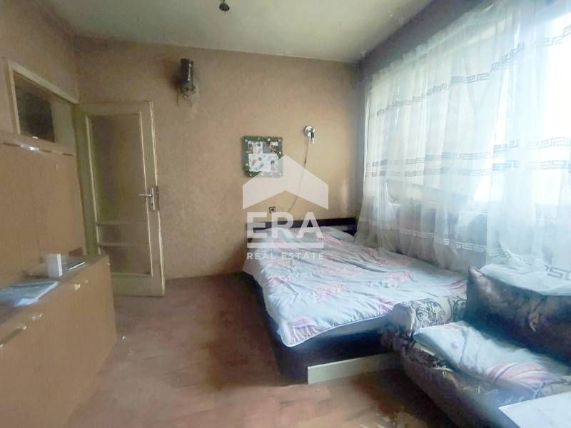 Тристаен апартамент в кв. Дружба 1