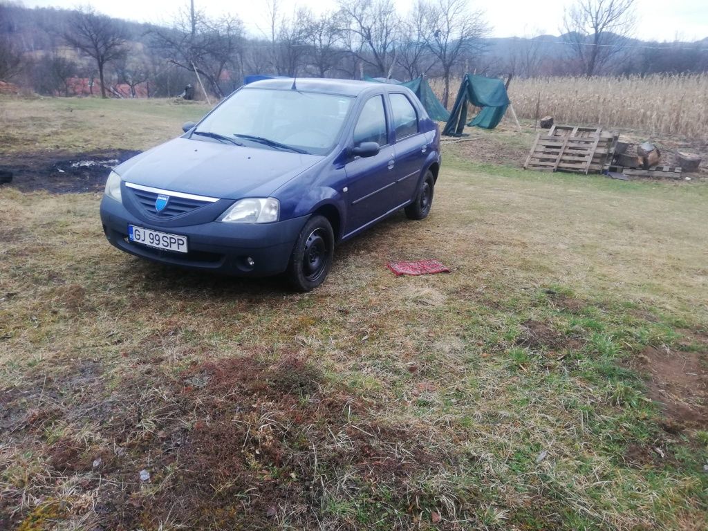 Vând Dacia Logan