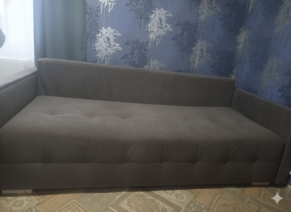 СВЕРХСРОЧНАЯ ПРОДАЖА! Прямой диван-кровать. Состояние НОВОГО!