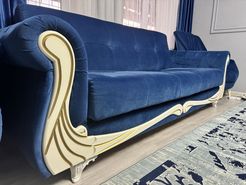 Диван с двумя креслами