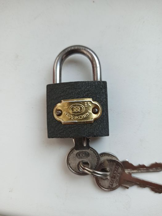 Продам замочик маленький