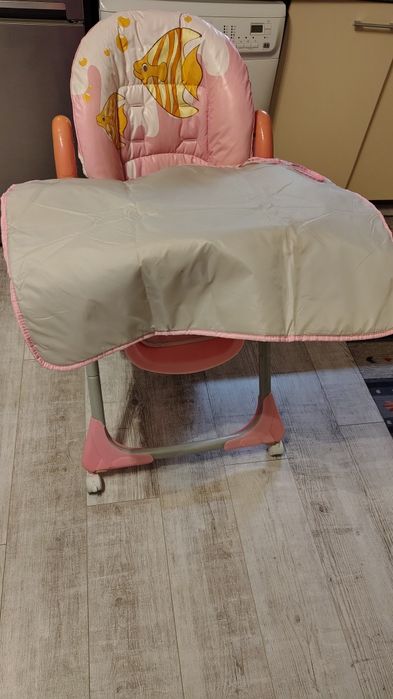 Scaun bebe culoare roz