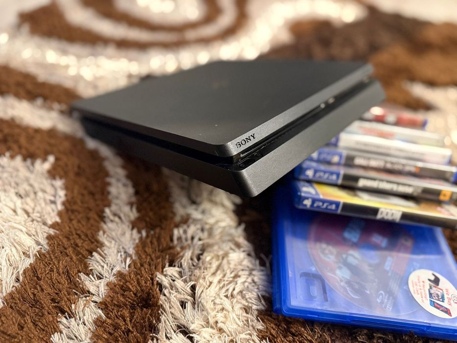 Vand Playstation 4 408gb