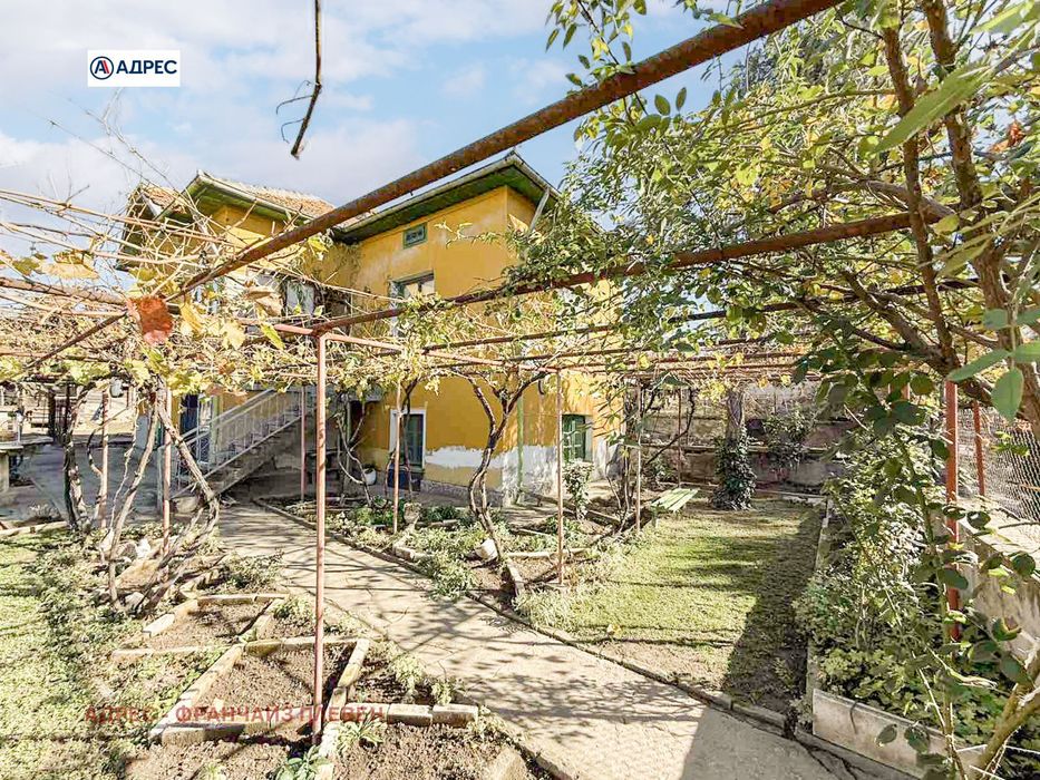 Къща в Плевен, област-с.Бръшляница площ 132 цена 38000