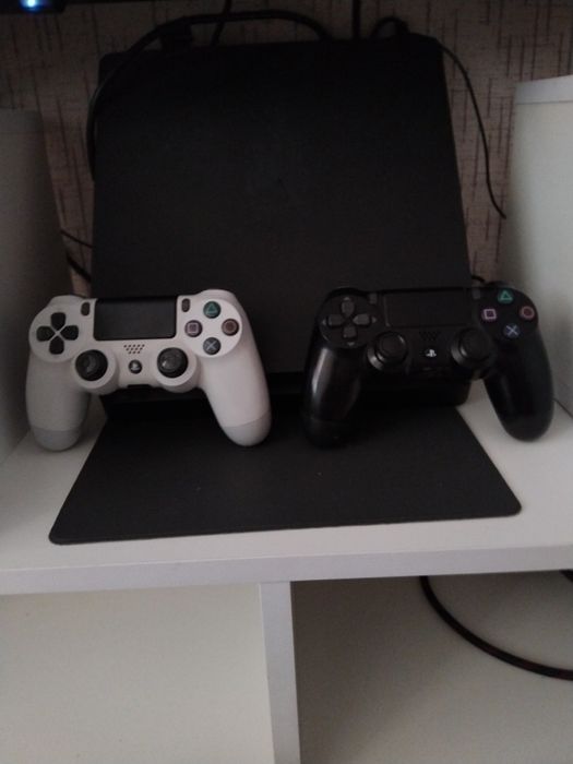 Playstation 4 slim