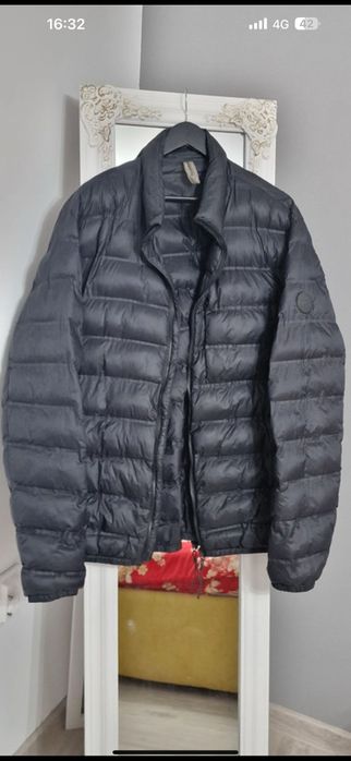 Vând geacă fâș marca Pull&Bear