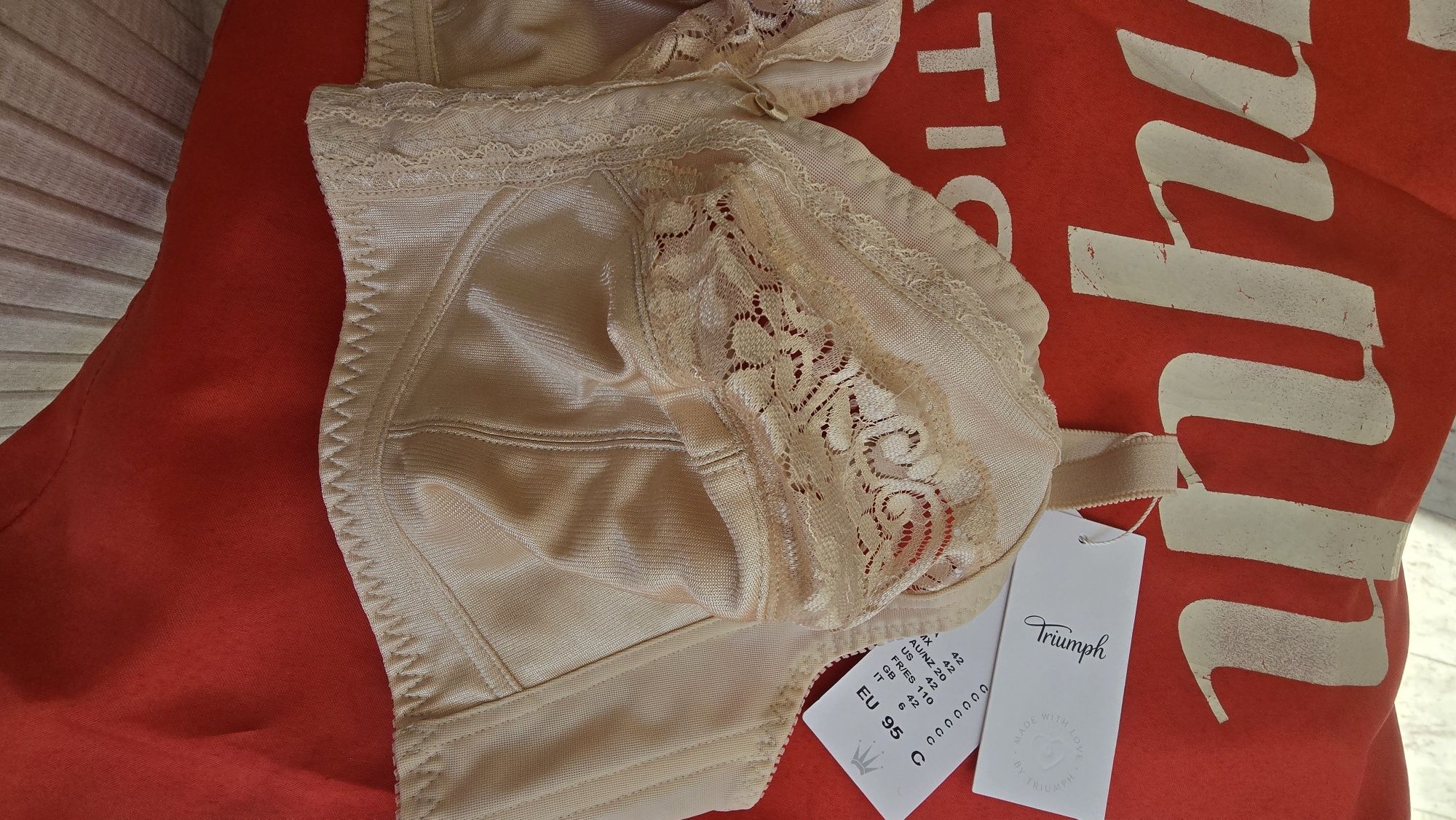 Сутиени Triumph модел Claudette104