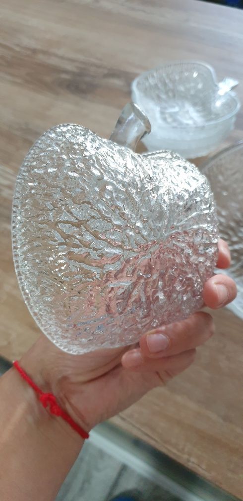 Сервиз от купички ябълка и ваза
