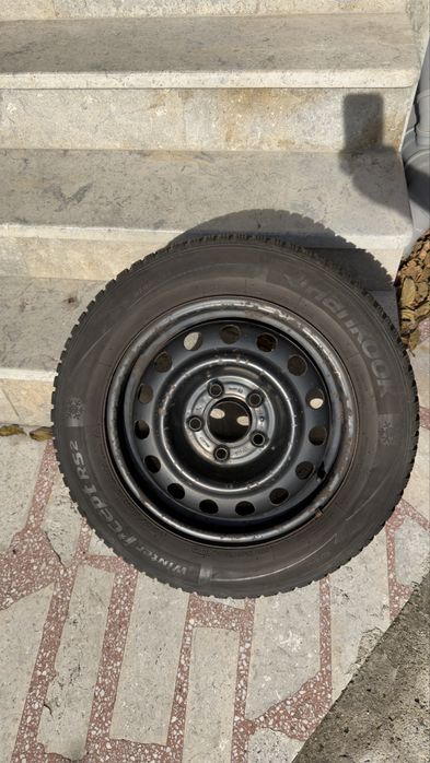 Anvelope iarna R15 + jante + capace Hyundai