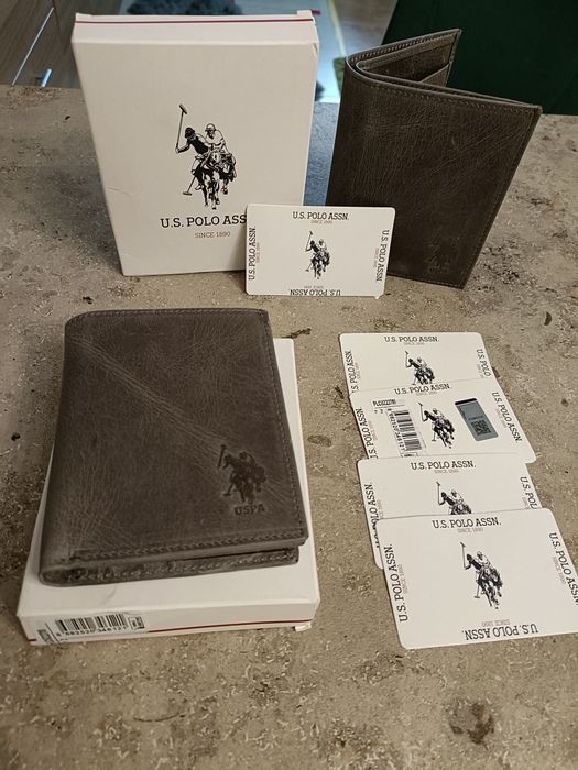 Vând portofele noi  originale Polo !