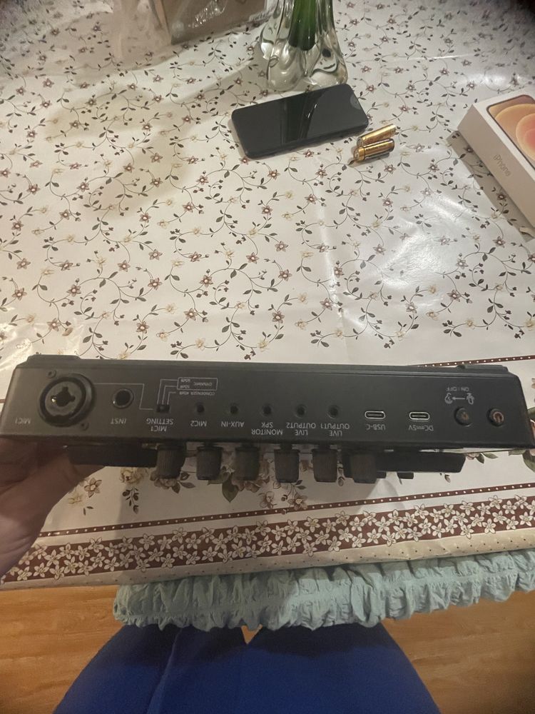 Interfata maonocaster 2