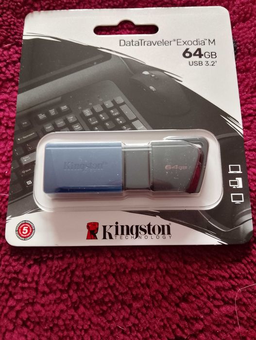 Продам флешку 64 гг.