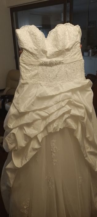 Vand doua rochii de mireasa  noi marimea 40-42