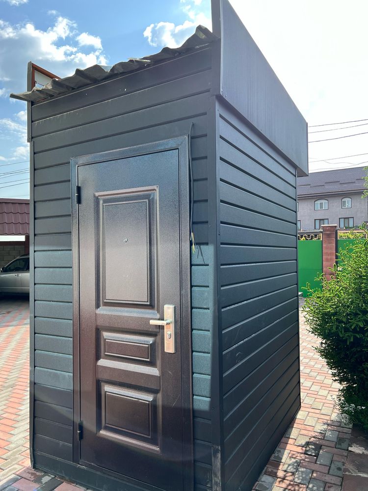 Киоск с аппаратом для мороженого