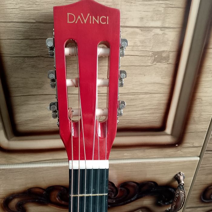 Gitara sotiladi yangi