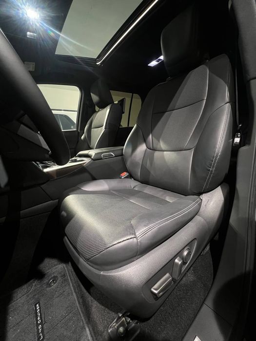 Toyota Land Cruiser 300