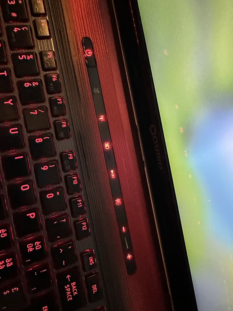 Геймърски лаптоп TOSHIBA QOSMIO