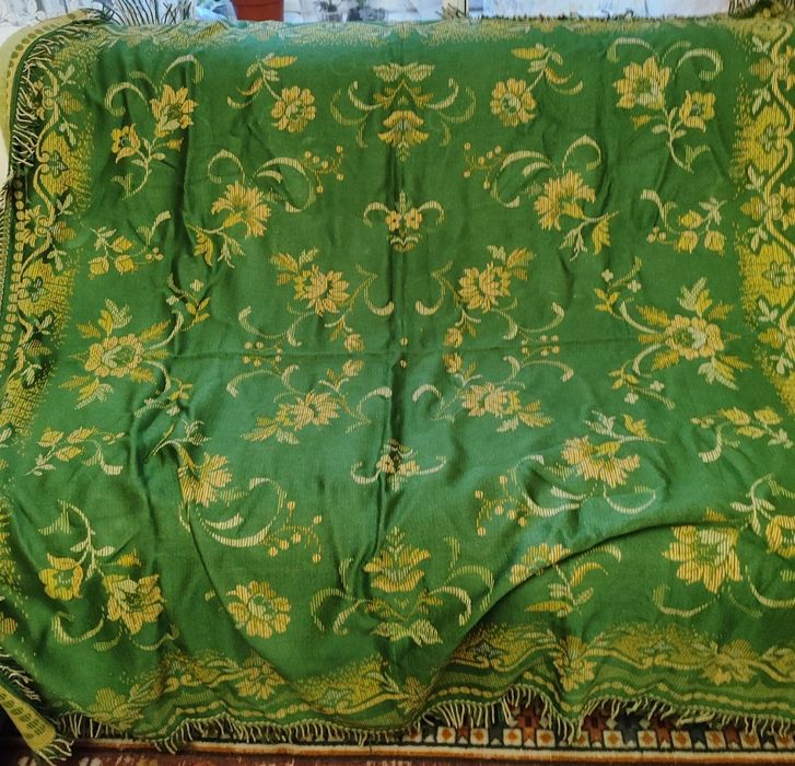 Занавеси и скатерть.