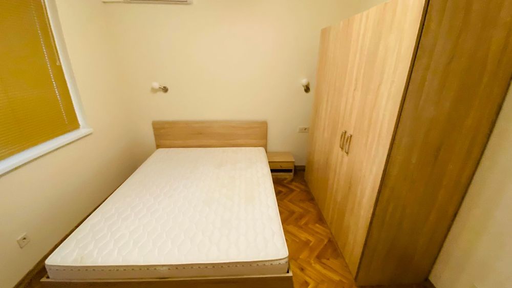 Дава се под наем Двустаен апартамент в Бургас, Център - 55 кв.м за 433.5 € - Снимка #2