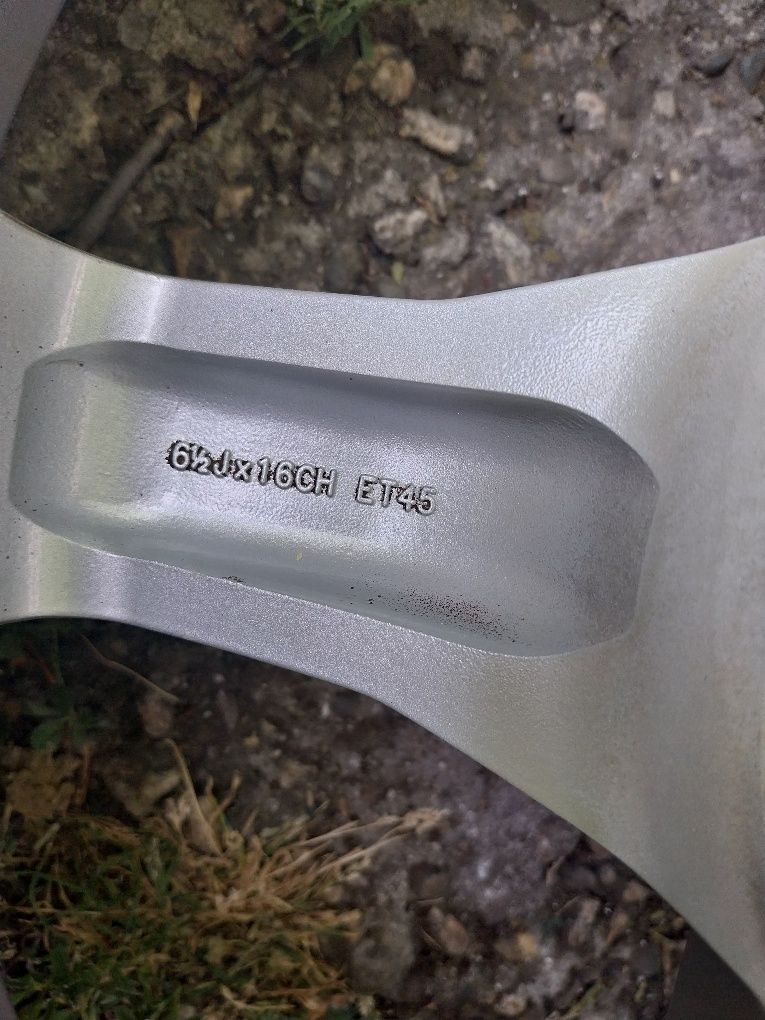Оригинални алуминиеви джанти с нови летни гуми Toyota 5х114.3х16