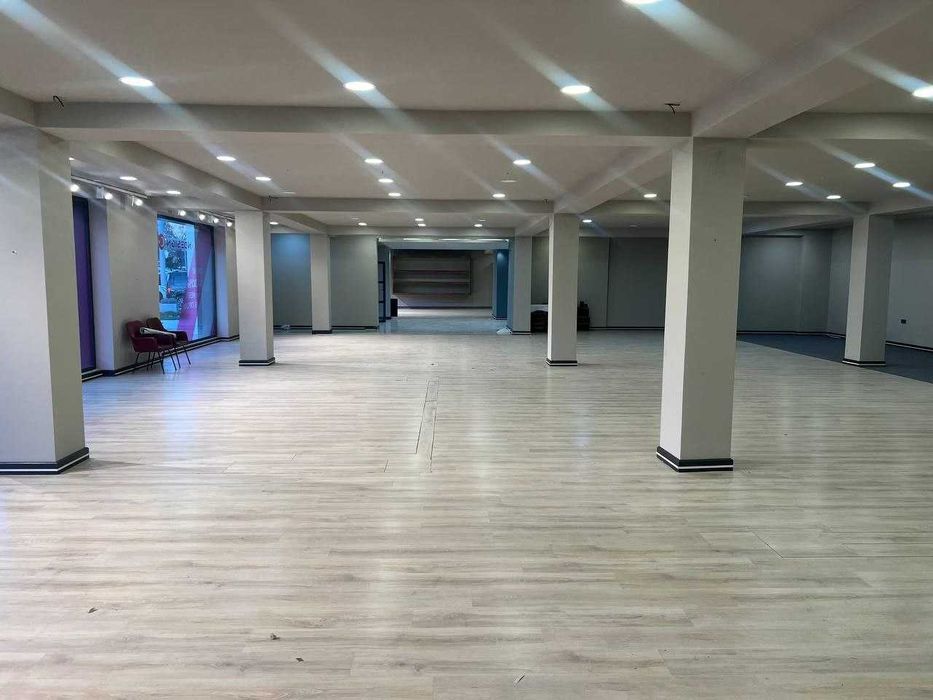 Аренда коммерческого помещения 1250 м² под шоурум