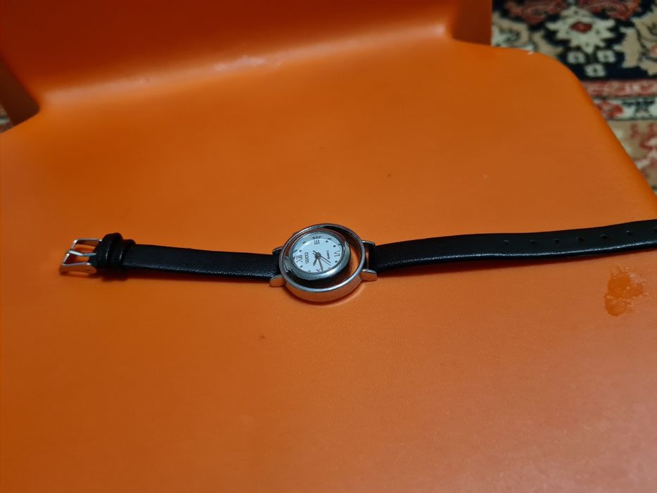 Продам женские часы