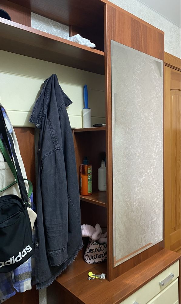 Продам шкаф стенку для прихожей
