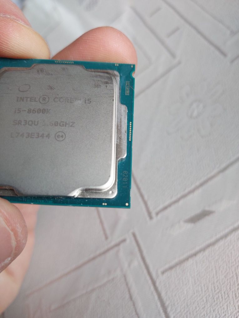 процесор intel core i5-8600K LGA1151 6-ядрен