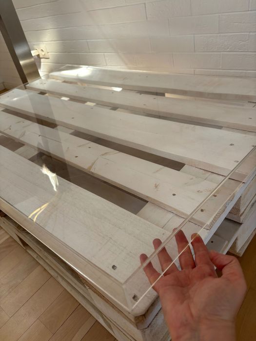 Masa lemn europaleti, roti si suport de plexiglas