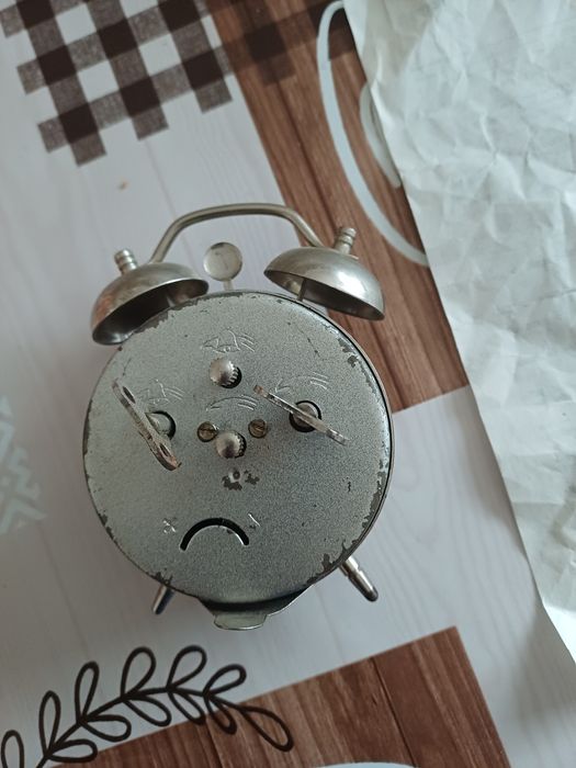 Ceas de masă deșteptător Aradora in cutie originala  funcțional