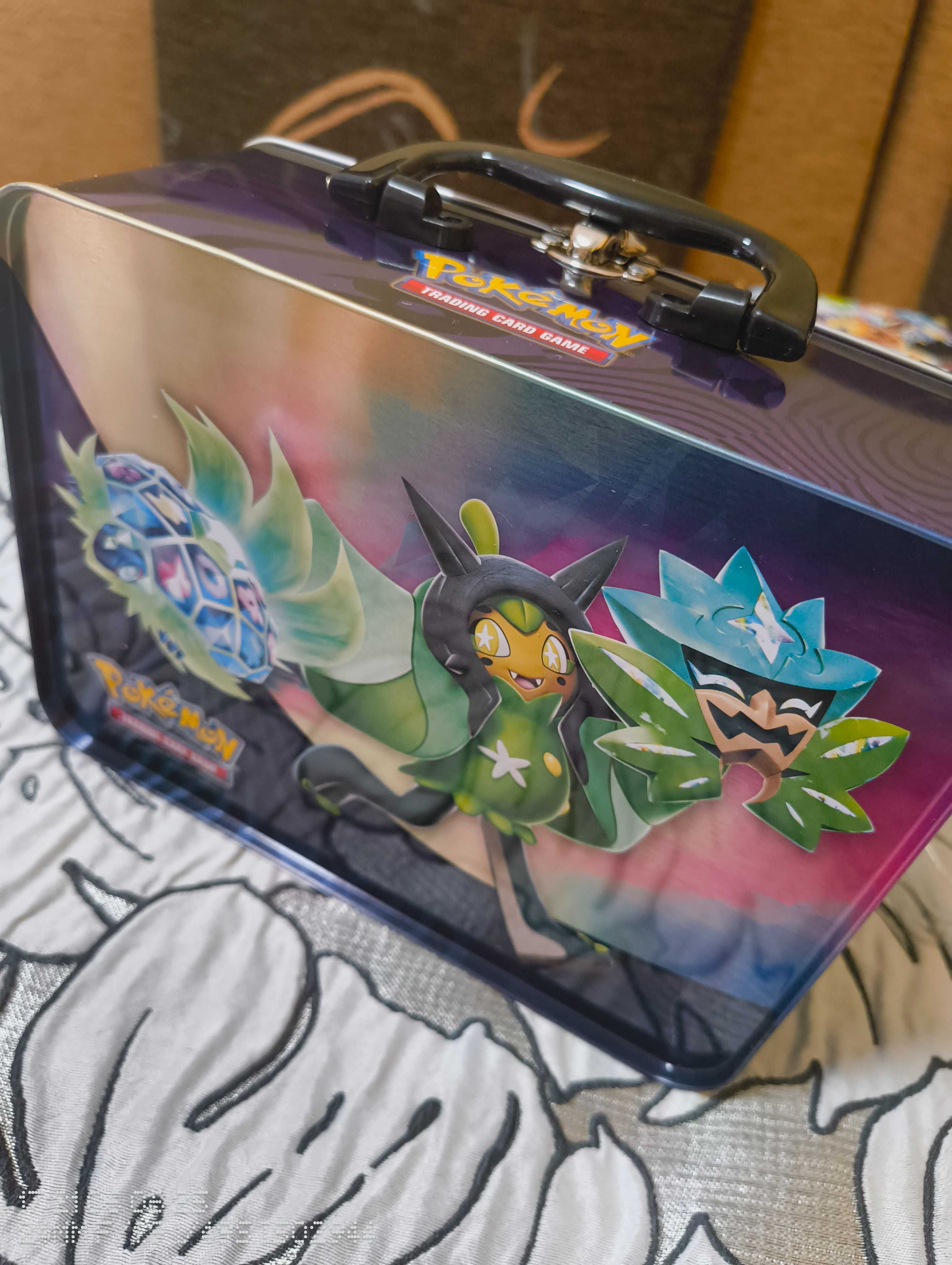 Колекция 250 бр. Pokemon карти + кутия с подаръци