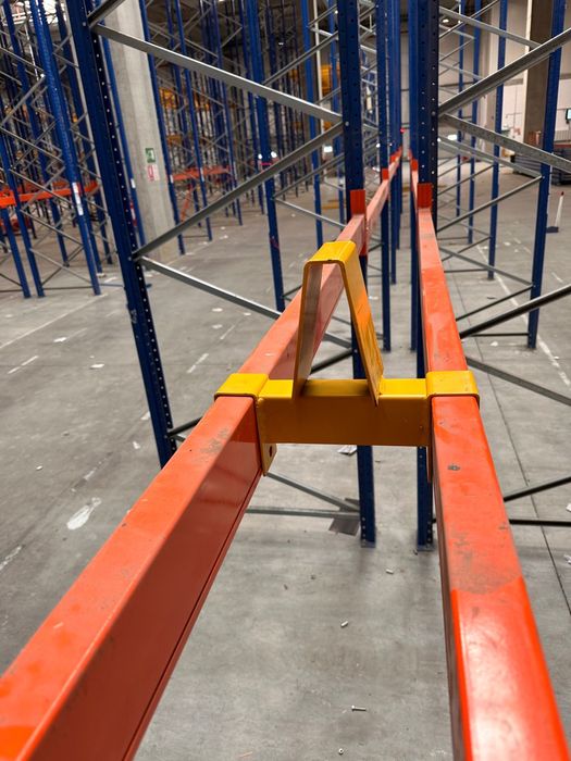 Rafturi metalice stop paleti  in stoc