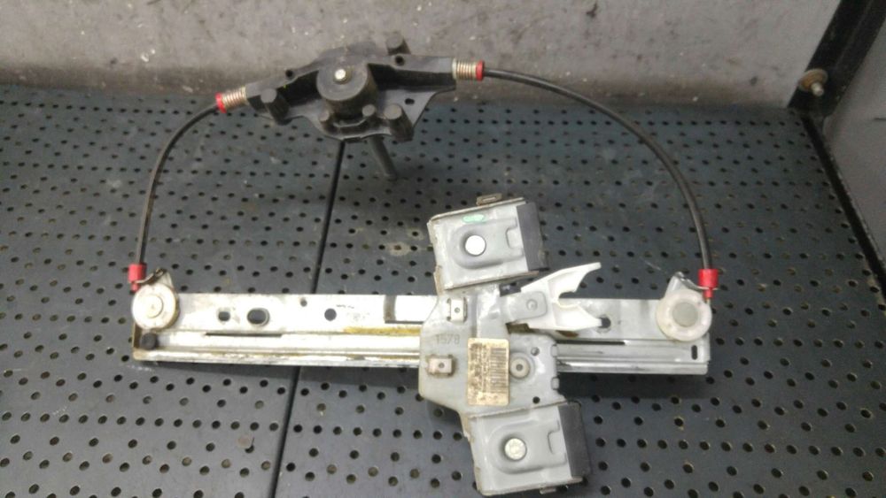 Macara manuala geam stanga spate ford fiesta 6 cb1 ccn 8a61a27000