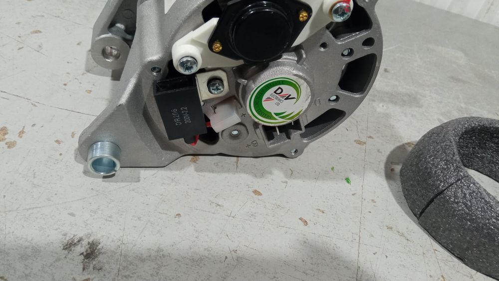 Alternator tractor fiat 12 v cu releu incorporat preț 650 lei este dis