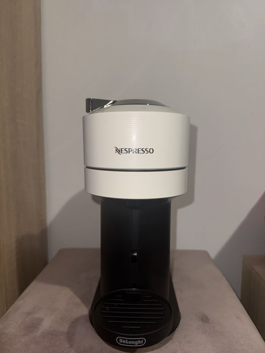 Espressor Nespresso Vertuo Next Alb Lucios Impecabil