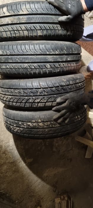 Vând jante cu cauciucuri de vara pe 14