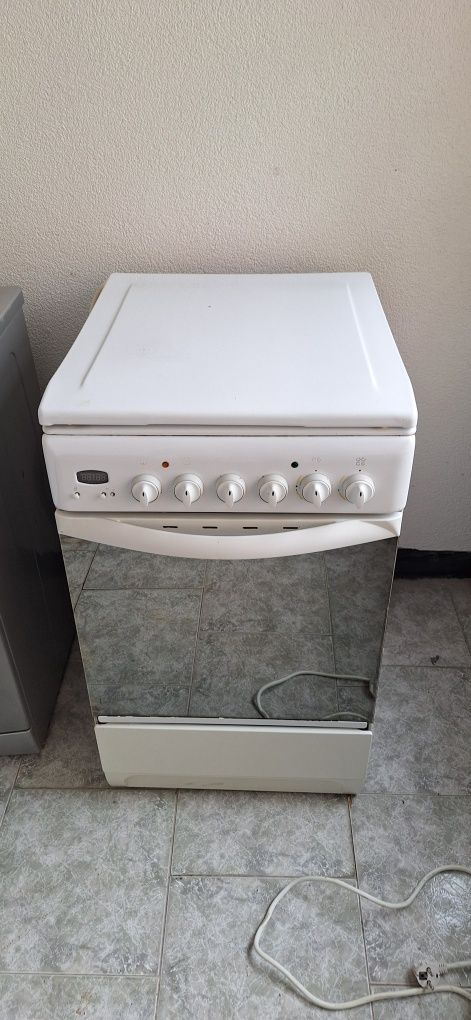 Готварска печка на газ и ток  Indesit