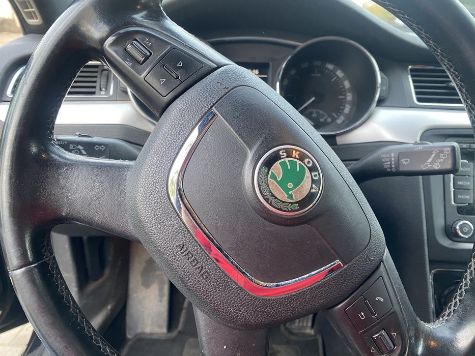 Skoda superb 2011 dsg 177 cai