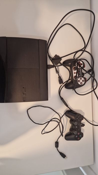 Play station 3 , 2 manete PS 3, stare buna de funcționare