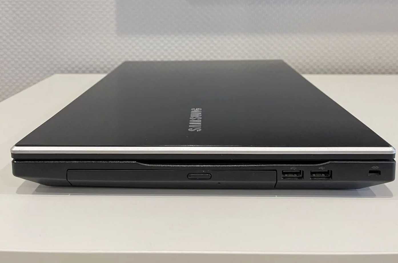 Продам быстрый Intel Core i3 ноутбук Samsung на SSD