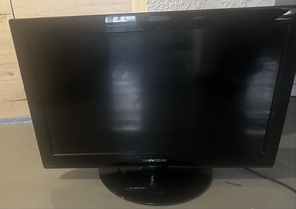 Телевищор б/у не работает , без пульта