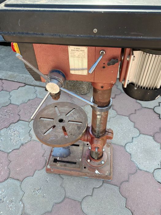 Настольный сверильный станок