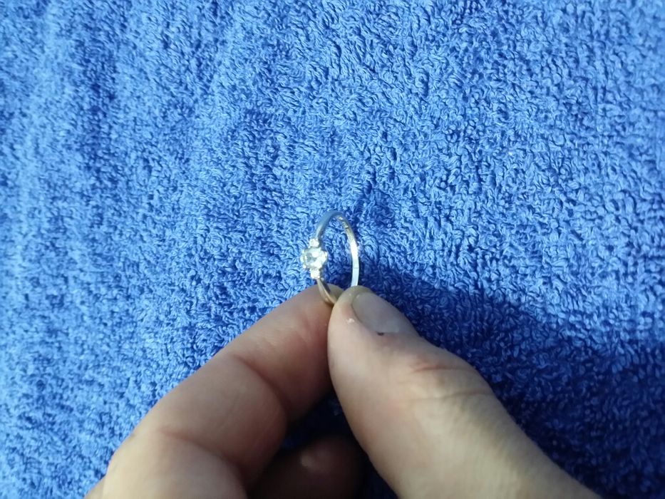 Inel aur alb 9 kt 375 cu safir + 2 diamante naturale antic