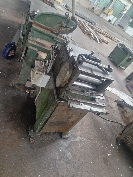 Ferestrău panglică,masina de copiat chei ,masina de gaurit strung