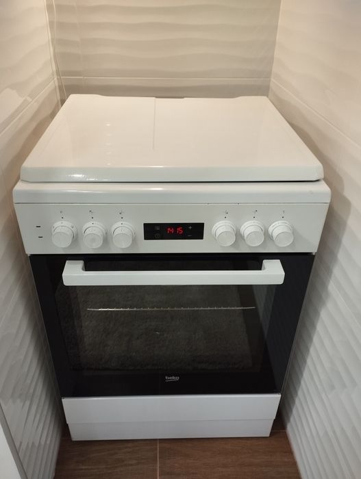 Печка, BEKO комбинирана в перфектно състояние.